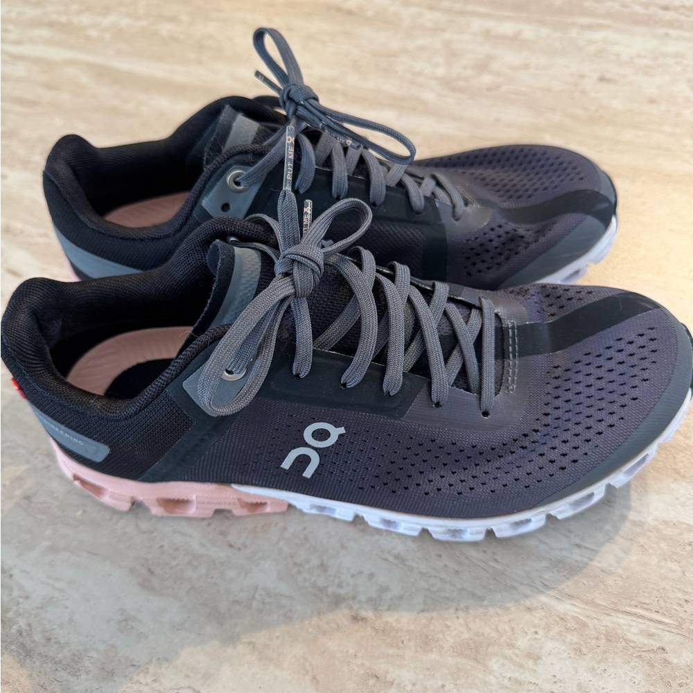 On Cloudflow Women’s Running Shoes Rock/Rose